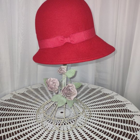 Croft & Barrow Red Cloche hat  100% wool Inner band is 22" - Picture 7 of 9